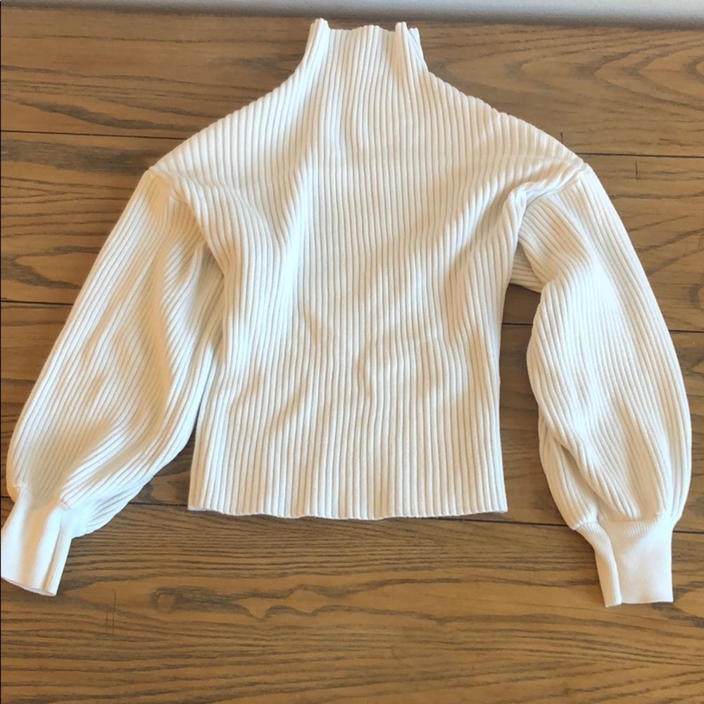 White cropped sweater w balloon sleeve